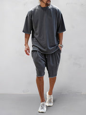 Two-Piece Set - Men's Oversized T-Shirt and Sweat Shorts Set