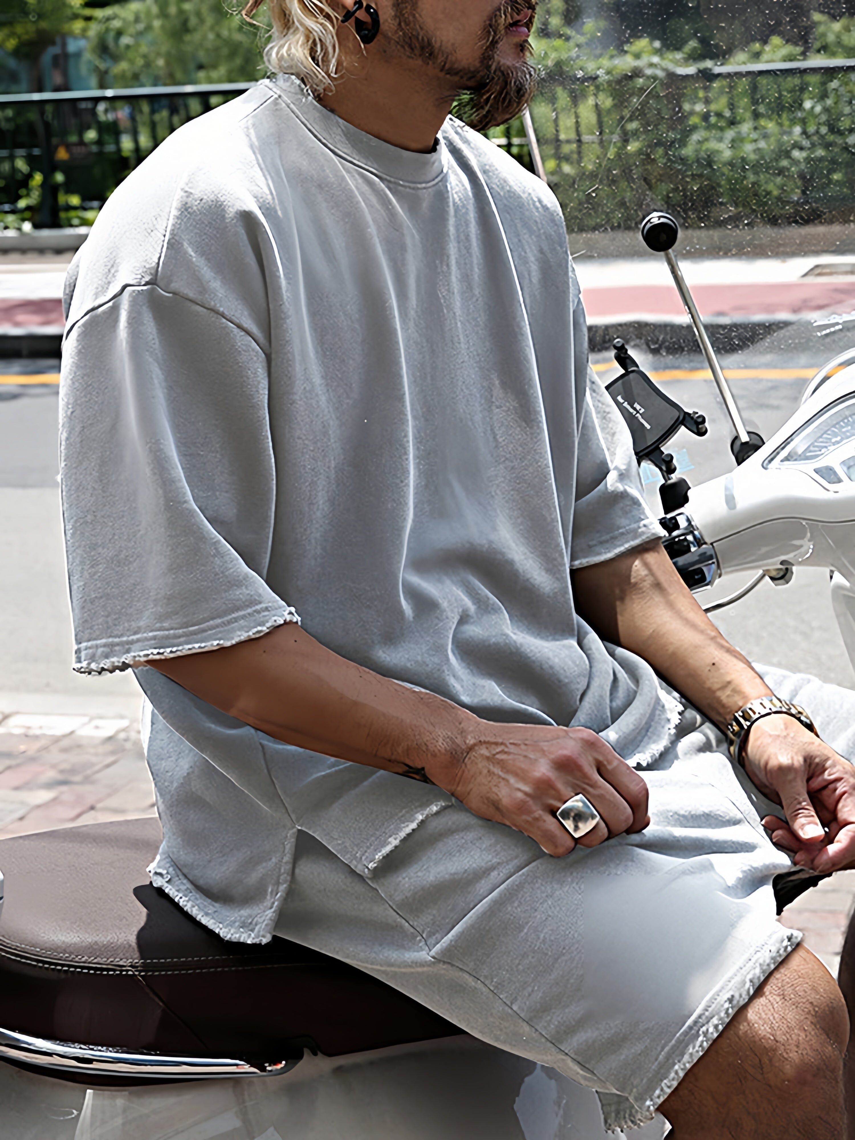 Two-Piece Set - Men's Oversized T-Shirt and Sweat Shorts Set